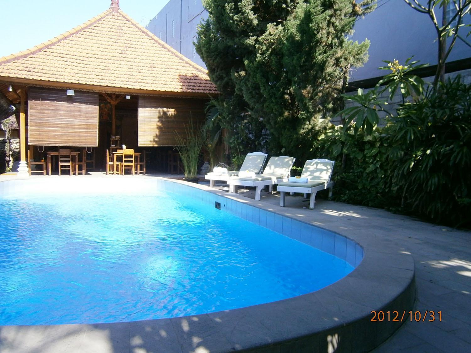 Adus Beach Inn Легиан Экстерьер фото