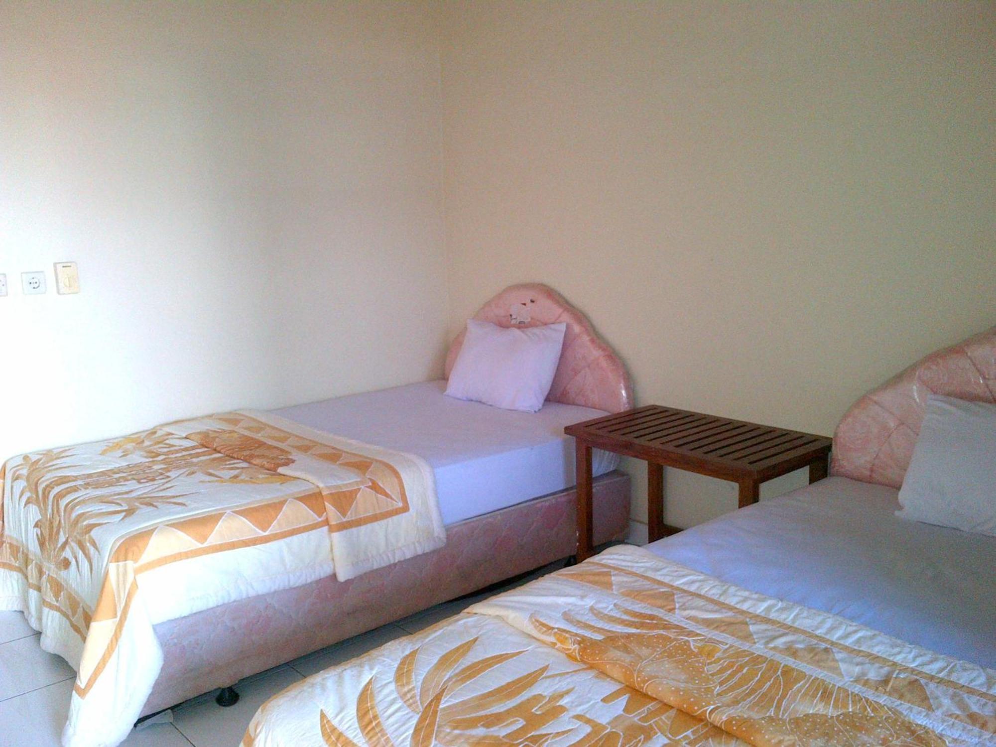 Adus Beach Inn Легиан Экстерьер фото