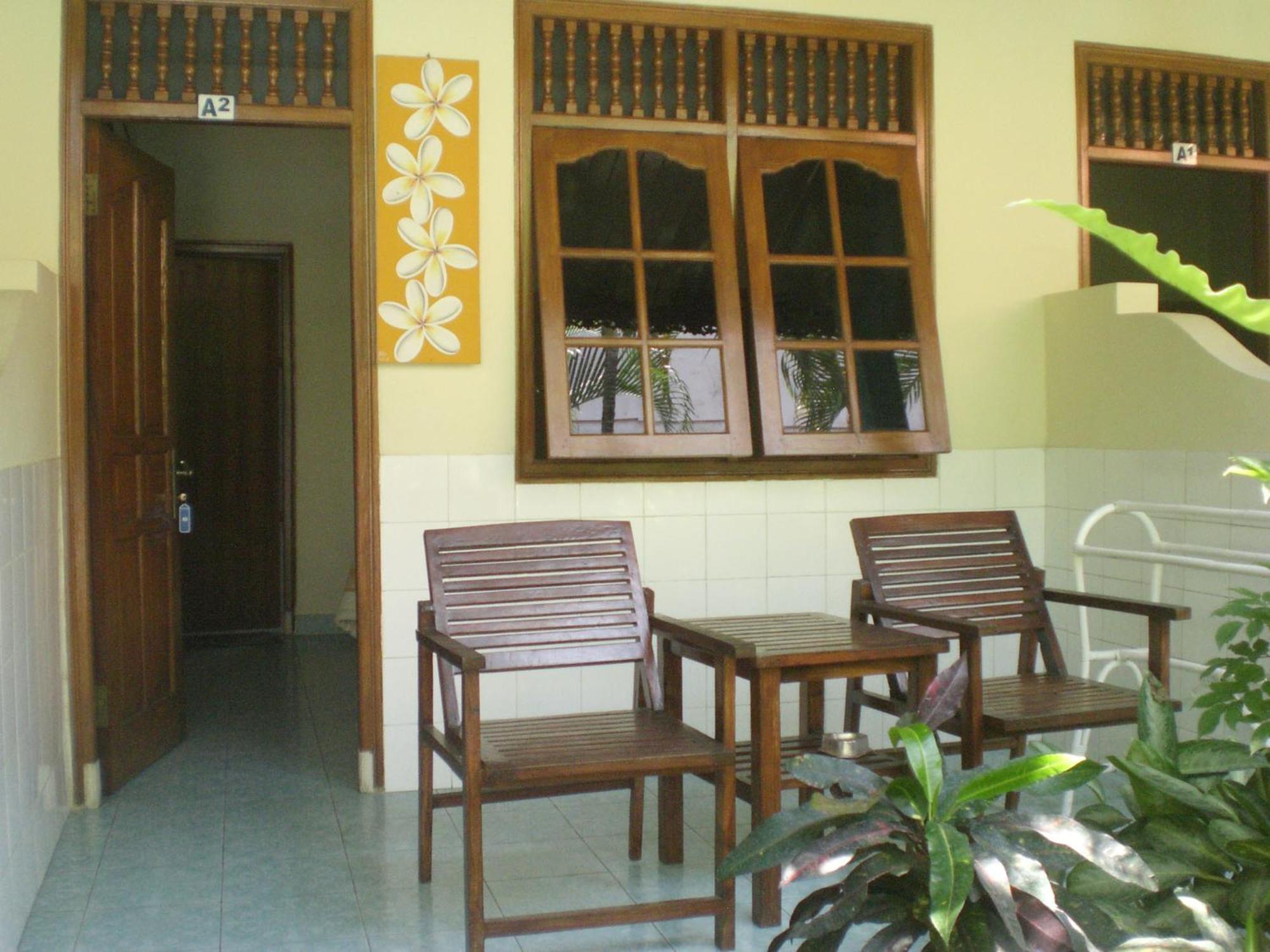 Adus Beach Inn Легиан Экстерьер фото