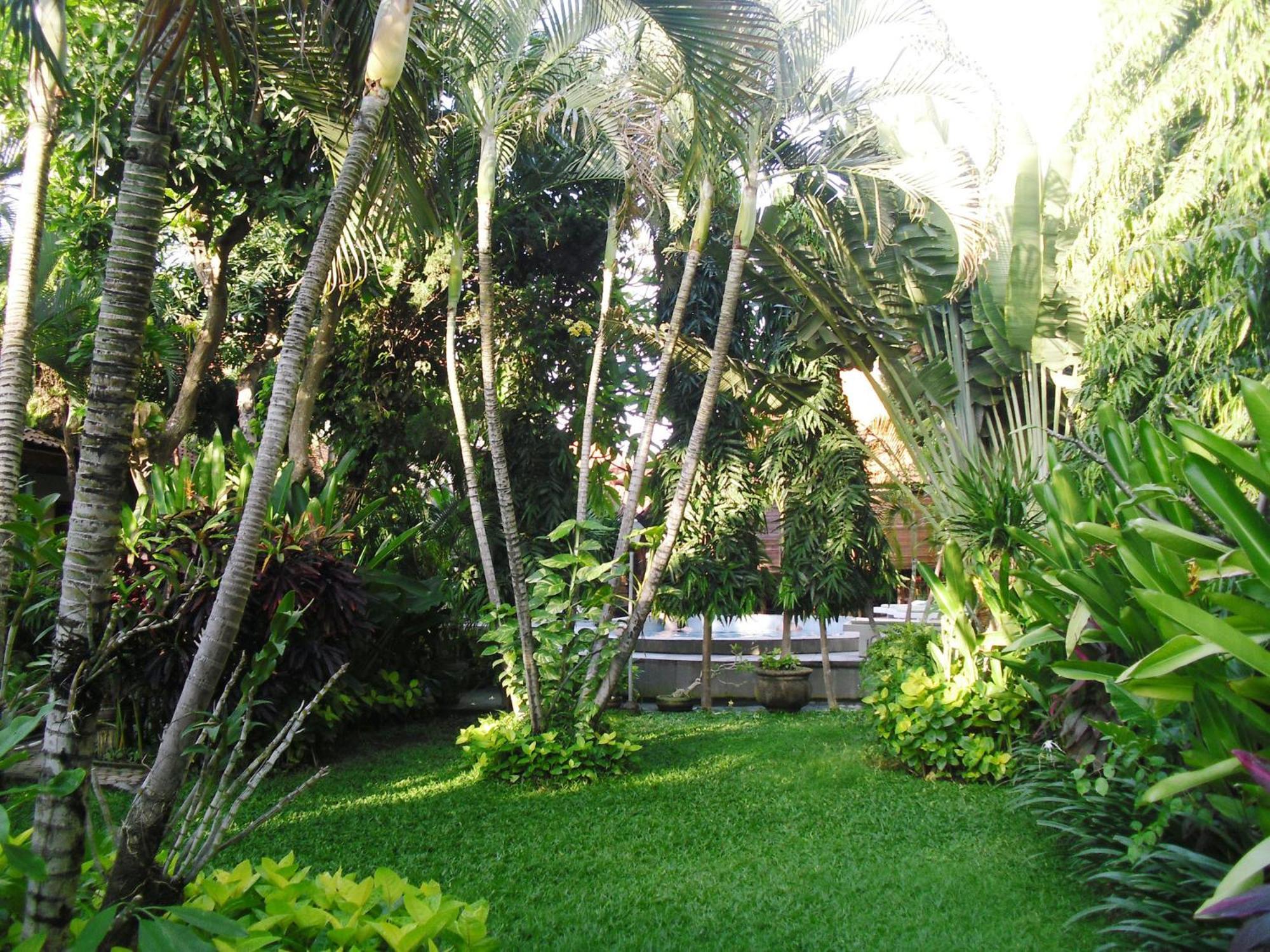 Adus Beach Inn Легиан Экстерьер фото