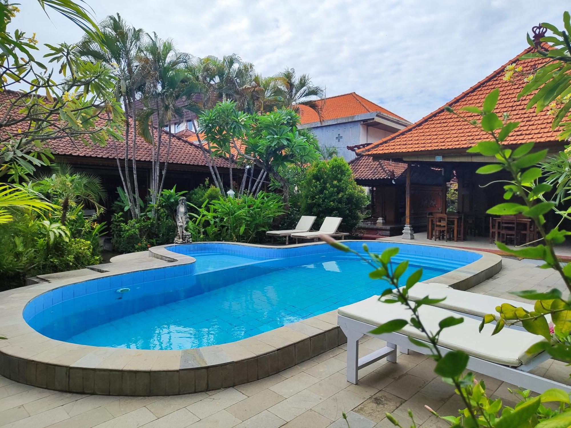 Adus Beach Inn Легиан Экстерьер фото