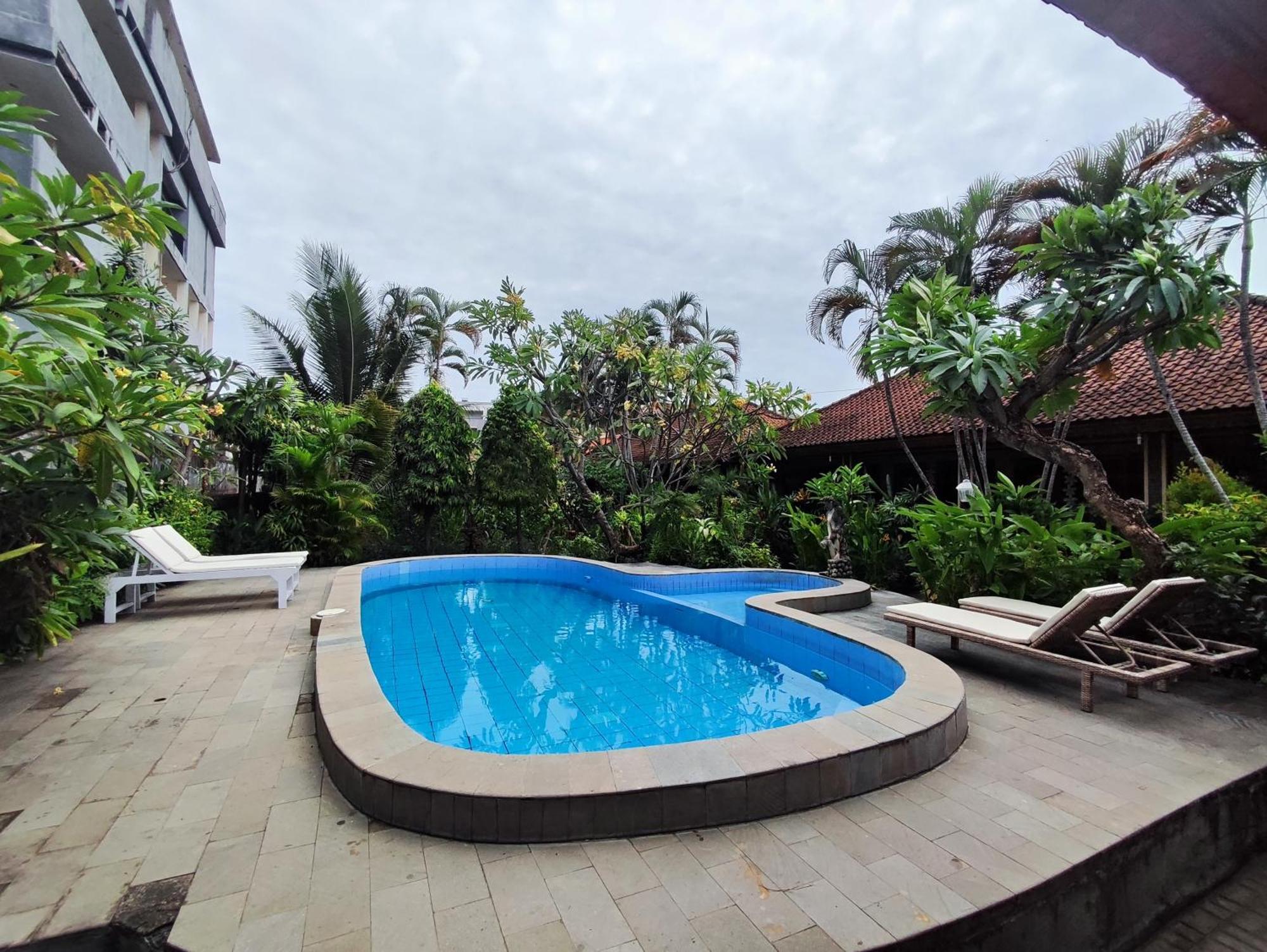 Adus Beach Inn Легиан Экстерьер фото