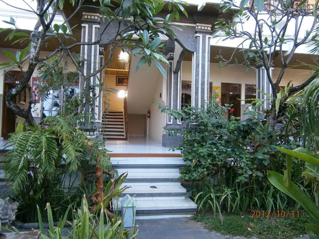Adus Beach Inn Легиан Экстерьер фото