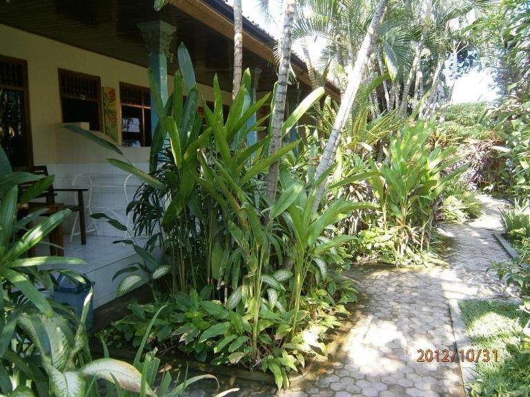 Adus Beach Inn Легиан Экстерьер фото